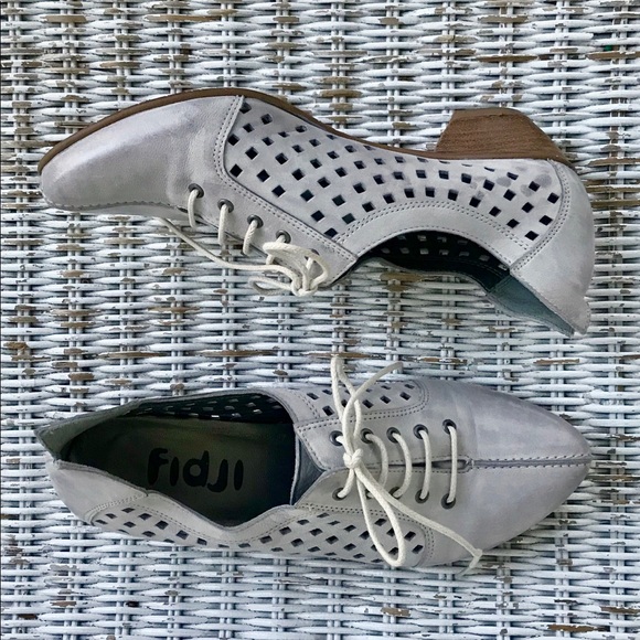 🆕 {Fidji | Anthropologie} Soft Grey Leather Lace-up Oxford Pumps, EUC, Size 6.5 - Picture 3 of 9